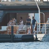 Michelle Obama in einem Boot mit Steven Spielberg und Tom Hanks