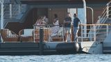 Michelle Obama in einem Boot mit Steven Spielberg und Tom Hanks