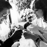 Am 16. Juni 1973 wird ihr Sohn Thomas geboren. Links: Ihr Lebenspartner Jacques Dutronc, den sie 1981 heiratet 