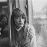 Immer wieder zog es sie nach England, wo sie Lieder aufnahm und Musiker wie Mick Jagger oder Bob Dylan kennenlernte