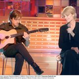 Francoise Hardy und ihr Sohn Thomas Dutronc 2001 bei der Aufzeichnung einer Fernseh-Show 
