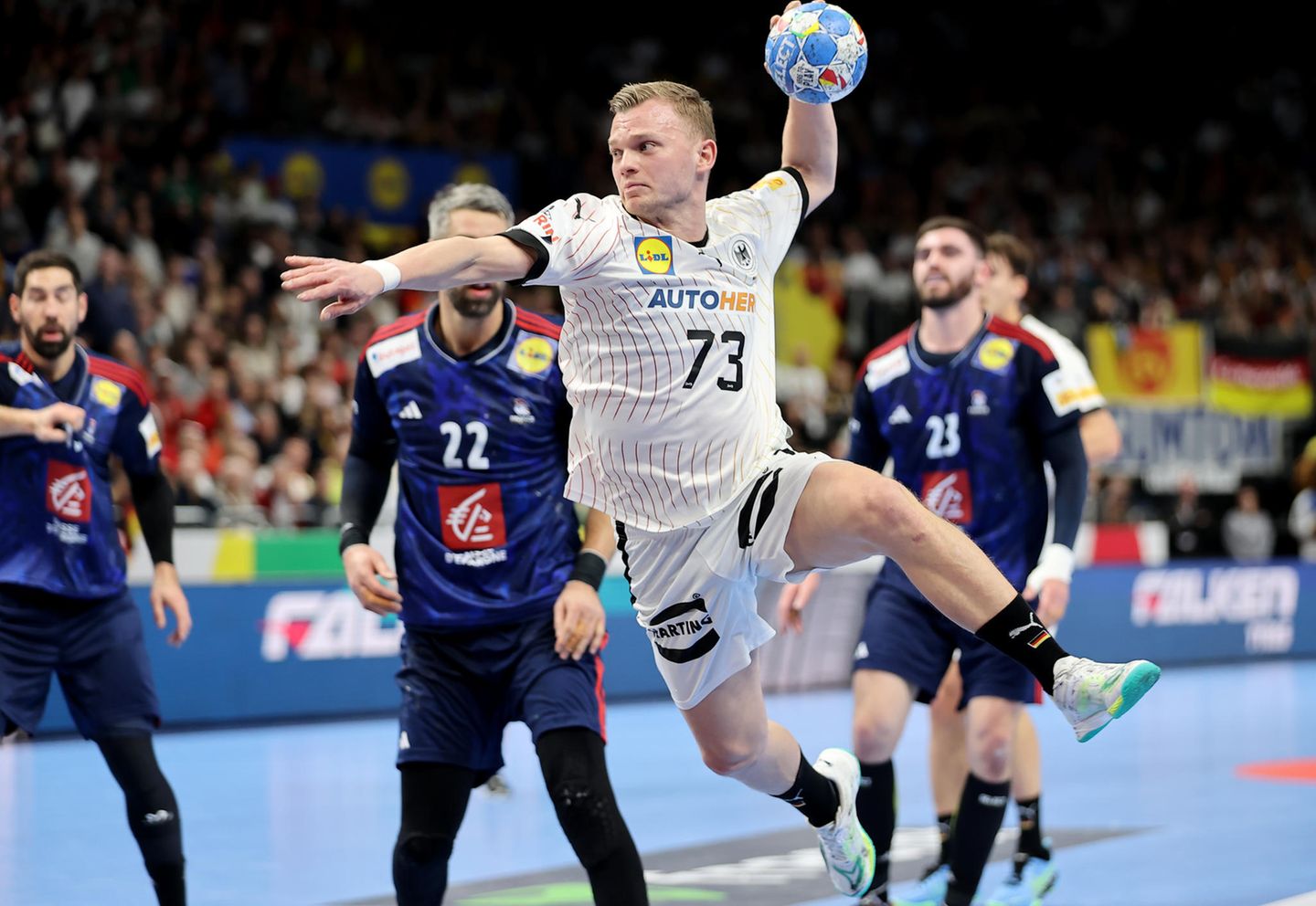 Handball-Nationalspieler Timo Kastening gegen Frankreich in Aktion