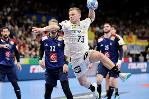 Handball-Nationalspieler Timo Kastening gegen Frankreich in Aktion