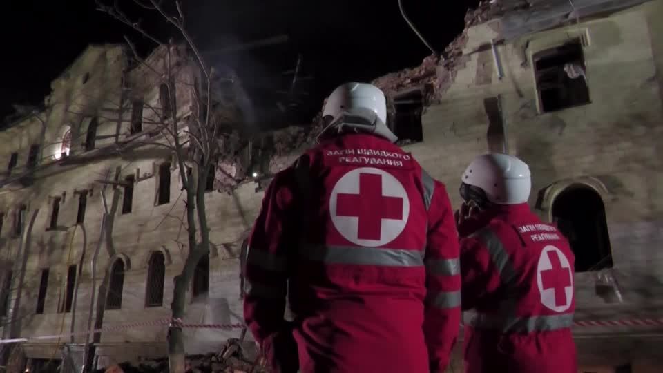 Video: Zahlreiche Verletzten bei Angriff auf Charkiw Video: Zahlreiche Verletzten bei Angriff auf Charkiw