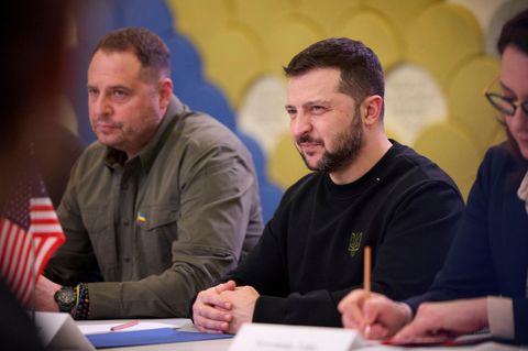 Der ukrainische Präsident Wolodymyr Selenskyj bei Gesprächen in Davos