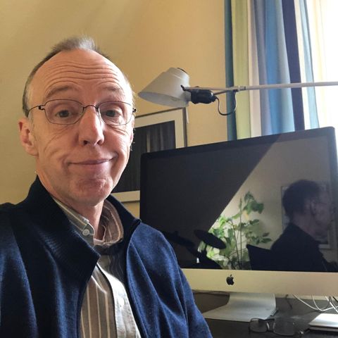 Tja, die Technik... stern-Autor Kester Schlenz vor seinem Bildschirm