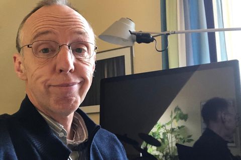 Tja, die Technik... stern-Autor Kester Schlenz vor seinem Bildschirm