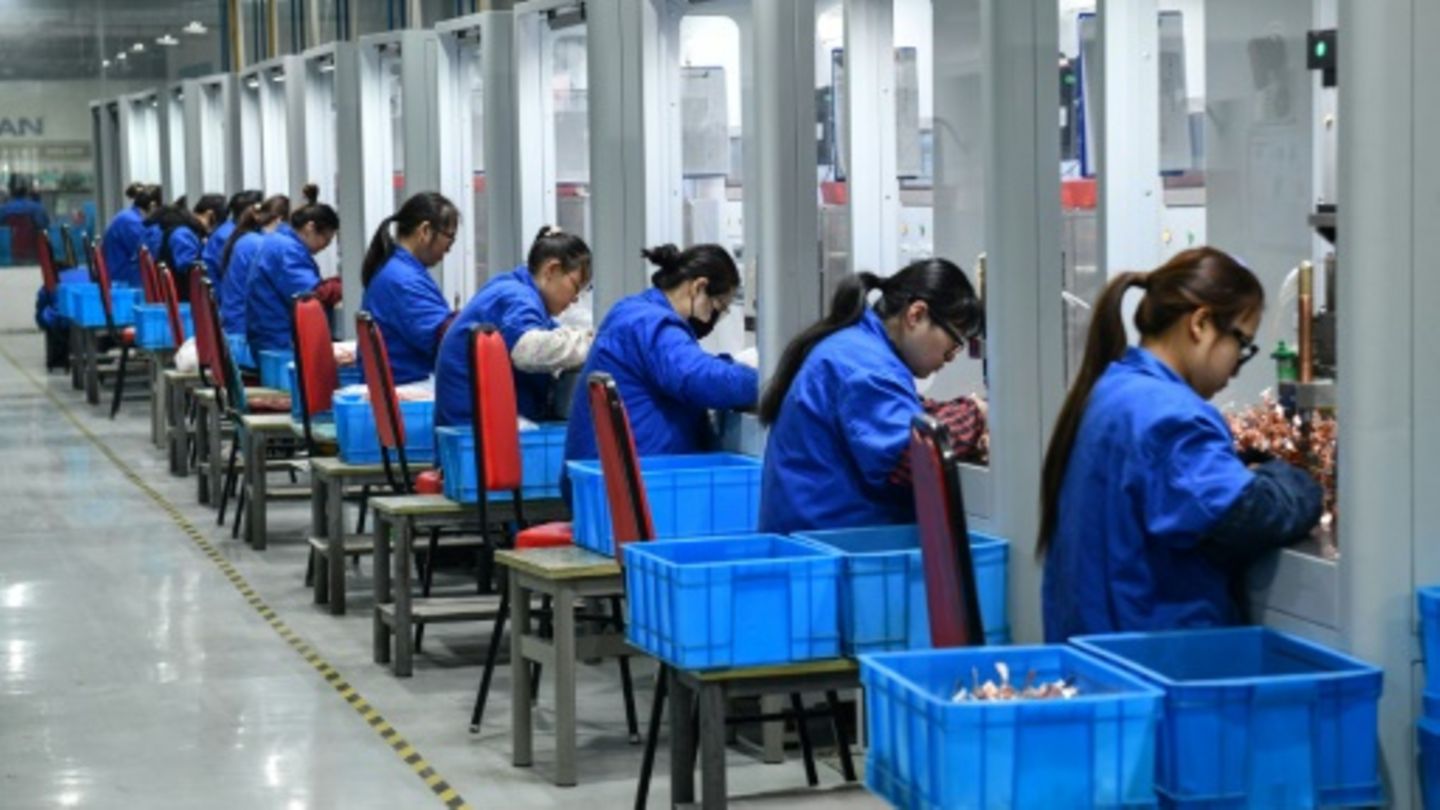 Arbeiterinnen in einer chinesischen Elektrofabrik