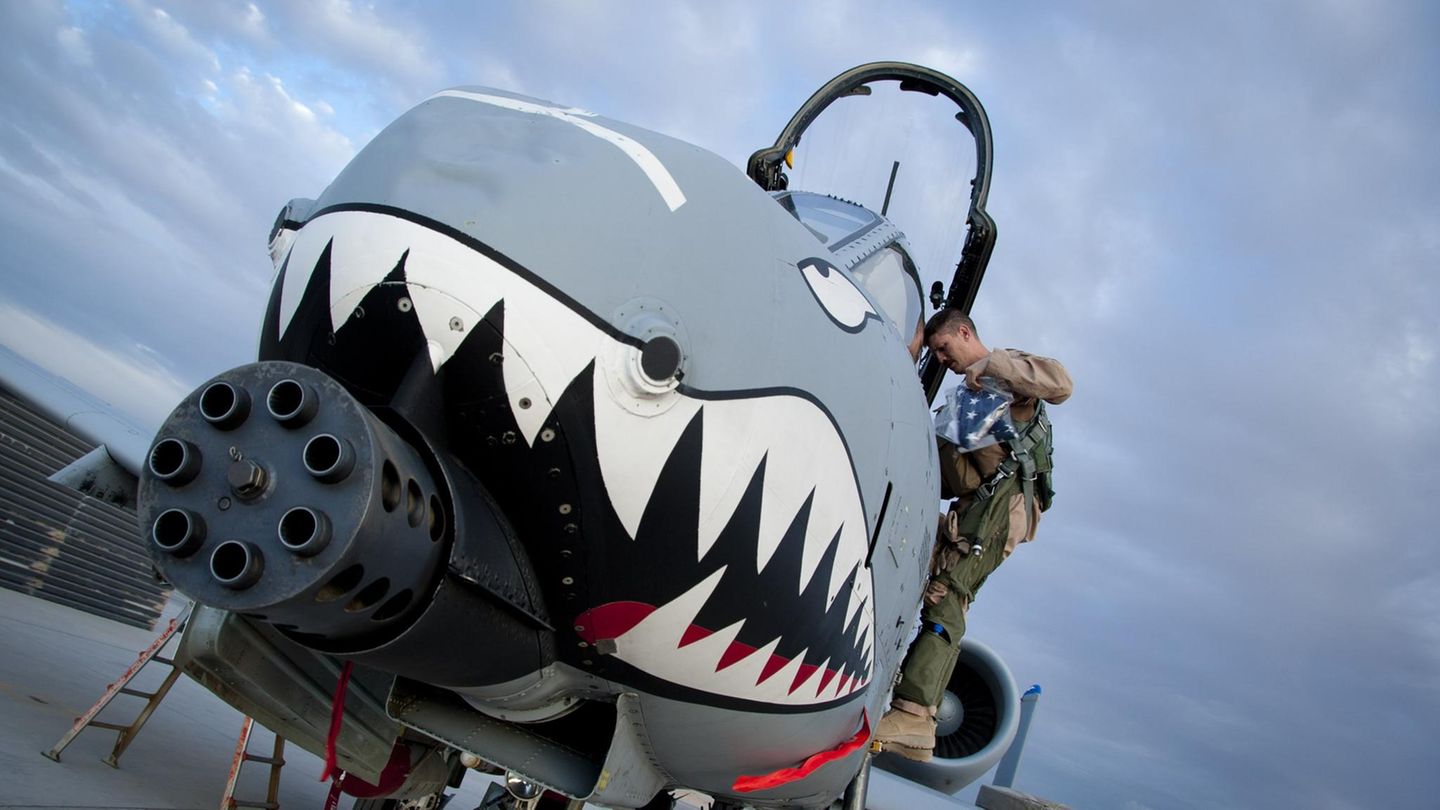 Die Hauptwaffe ist eine Gatling-Maschinenkanone vom Kaliber 30 Millimeter.
