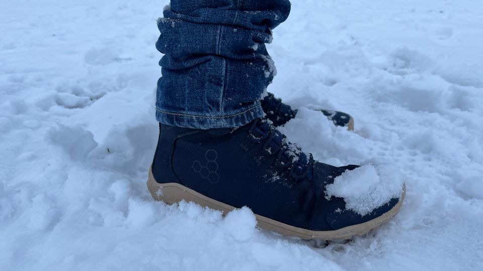  Barfußschuhe von Vivobarefoot im Schnee