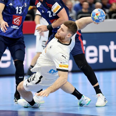 Johannes Golla kommt gegen Frankreich zum Wurf Johannes Golla kommt gegen Frankreich zum Wurf