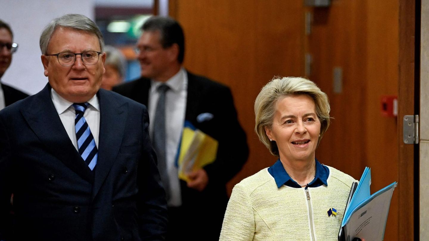 Europawahlen: Noch steht er hinter ihr, aber bald könnte Sozialkommissar Nicolas Schmit als Spitzenkandidat der Sozialdemokraten EU-Kommissionspräsidentin Ursula von der Leyen herausfordern. Noch steht er hinter ihr, aber bald könnte Sozialkommissar Nicolas Schmit als Spitzenkandidat der Sozialdemokraten EU-Kommissionspräsidentin Ursula von der Leyen herausfordern.