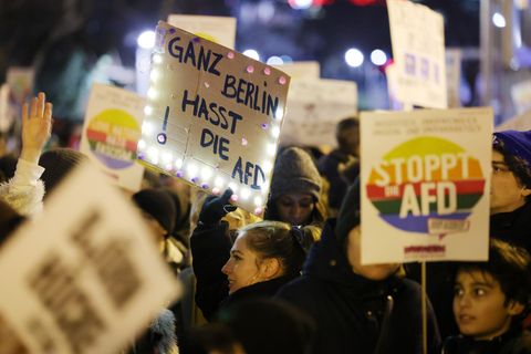 Berlin: Tausende demonstrieren gegen Rechtsextremismus