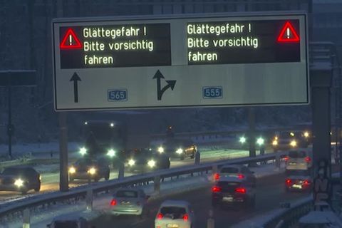 Video: Winterwetter bestimmt Verkehrslage in NRW
