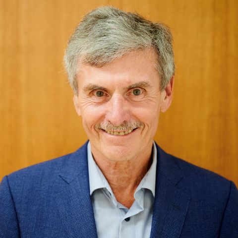 Professor Ferdinand Dudenhöffer, 72, leitet das Bochumer CAR-Center Automotive Research. Der Volkswirt zählt zu den renommiertesten, aber auch bissigsten Marktkennern. Bis zu seiner Pensionierung lehrte er an der Universität Duisburg-Essen