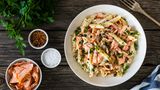 Cremige Pasta mit Lachs und Petersilie