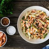Cremige Pasta mit Lachs und Petersilie