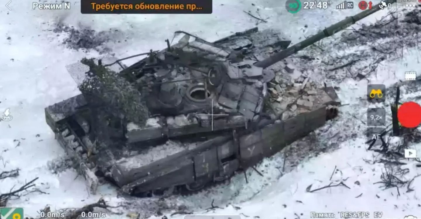 Der zerschossene T90 nach dem Kampf