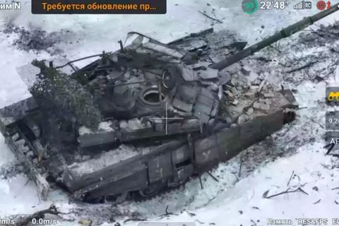 Der zerschossene T90 nach dem Kampf