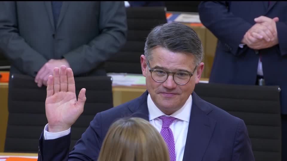 Video: Boris Rhein erneut zum Ministerpräsidenten von Hessen gewählt Video: Boris Rhein erneut zum Ministerpräsidenten von Hessen gewählt