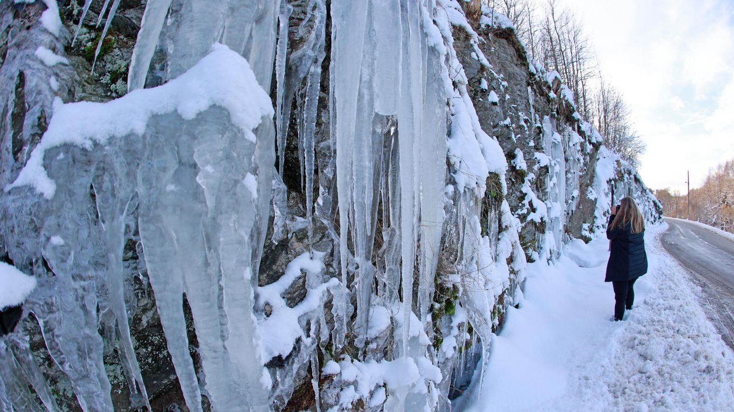 Eiszapfen in Tanne, Sachsen-Anhalt