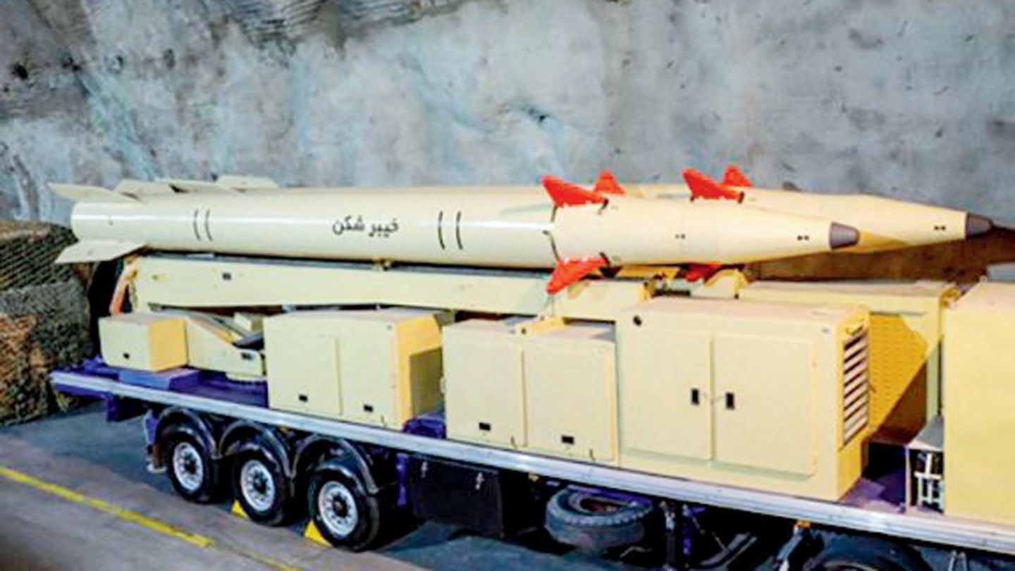 Irán es un bastión de misiles, razón por la cual los Estados Unidos de América, la superpotencia, no pueden castigar a los mulás sin correr riesgos.