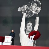 Franz Beckenbauer war "schon eine Art Fußball-Gott und einer der allerallergrößten Bayern", sagt Söder und nennt ihn noch eine "zeitlose Ikone. Drei Generationen haben ihn bewundert und geschätzt".