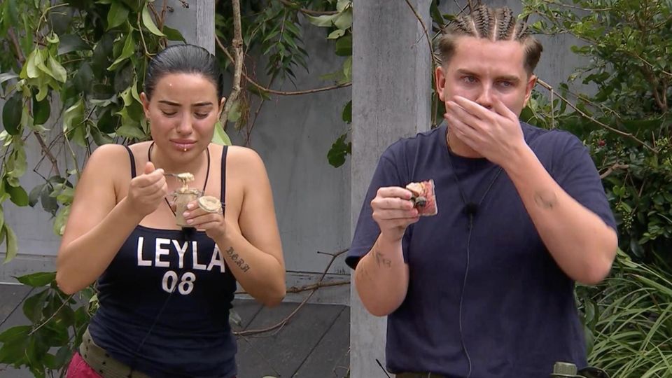 Leyla Lahouar und Twenty4Tim bei einer Dschungelcamp-Challenge