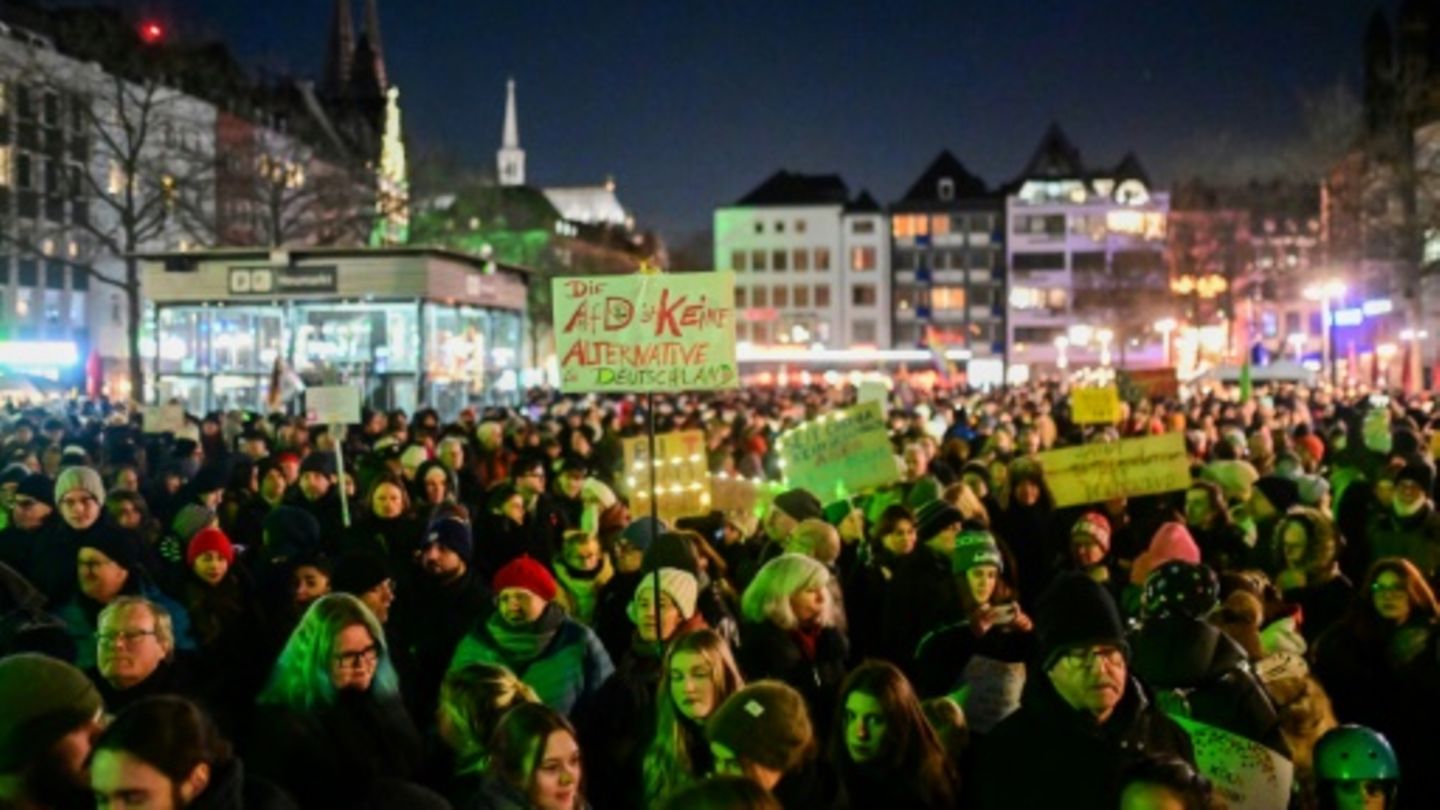 Rund 90 Demos gegen rechts am Wochenende - 50.000 Menschen in Hamburg auf der Straße