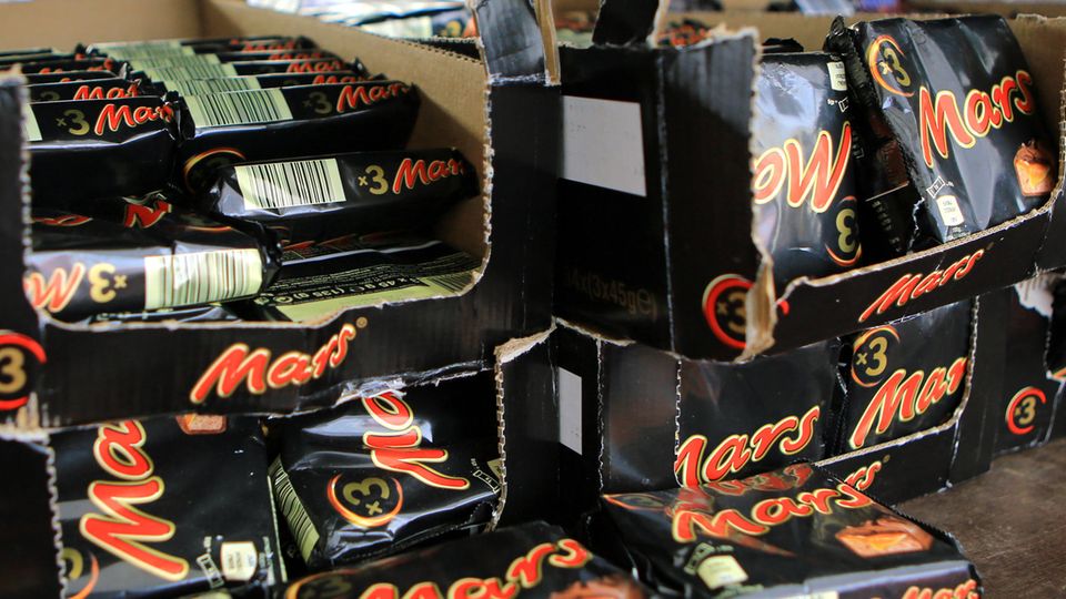 Mars-Riegel in einem Regal