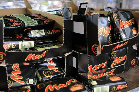 Mars-Riegel in einem Regal