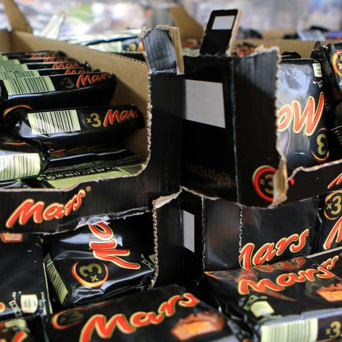 Mars-Riegel in einem Regal