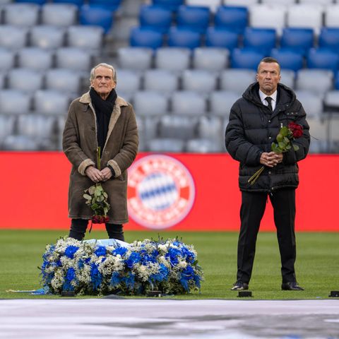 Schwerer Abschied: Karl-Heinz Rummenigge, Wolfgang Overath und Lothar Matthäus bei der Gedenkfeier von Franz Beckenbauer in der Allianz Arena