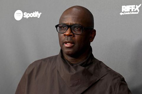 Ex-Nationalspieler Lilian Thuram setzt sich gegen Extremismus und Rassismus ein. "In der Praxis bedeutet rechtsextreme Ideologie immer Gewalt. Das muss man den Menschen erklären.", sagt er.