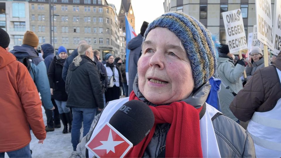 Sehen Sie im Video: "Ich halte die Entwicklungen in Deutschland für gefährlich" – darum demonstrierten 50.000 in Hamburg