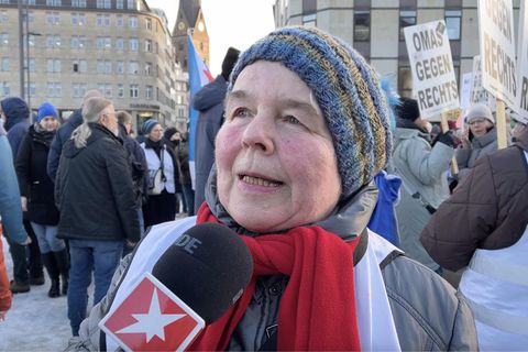 Sehen Sie im Video: "Ich halte die Entwicklungen in Deutschland für gefährlich" – darum demonstrierten 50.000 in Hamburg