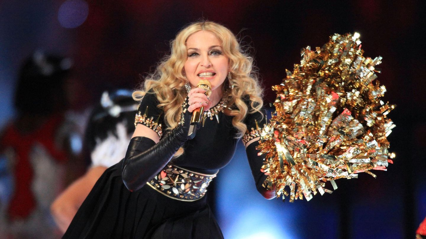 Fans are suing Madonna for arriving on stage late