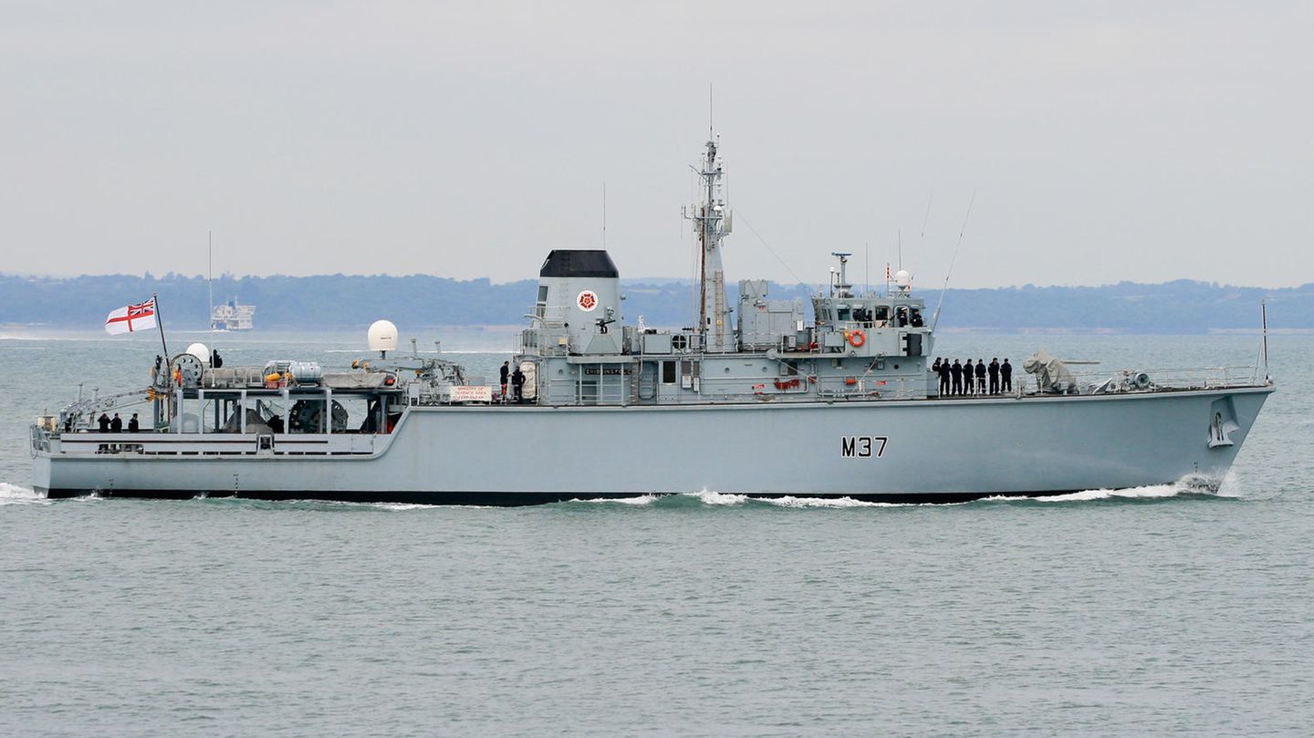 Unfall: Das wird mächtig teuer: Zwei Schiffe der britischen Marine kollidieren am Anleger