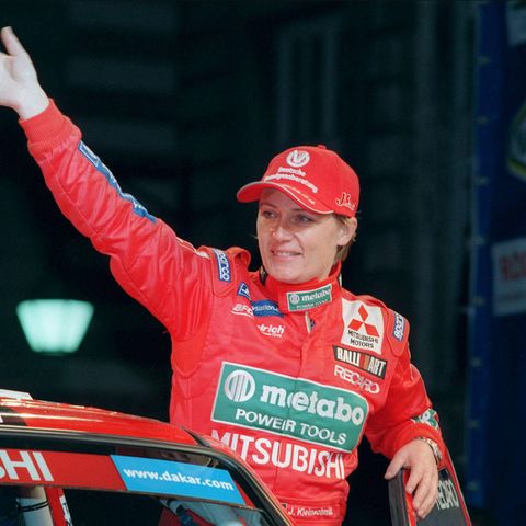 Jutta Kleinschmidt bei der Rallye Paris-Dakar im Dezember 2001