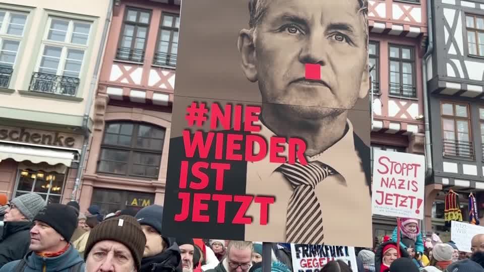 Video: Immer mehr Menschen gegen Rechts auf den Straßen