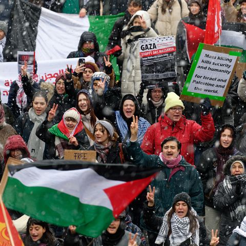 Demonstranten bei einem Zug