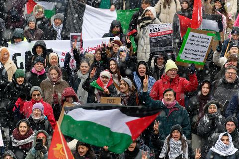 Demonstranten bei einem Zug