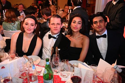 Die Schauspieler Maria Ehrich, (v.l.n.r.), Max von der Groeben, Gizem Emre und Mido Kotaini