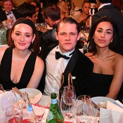 Die Schauspieler Maria Ehrich, (v.l.n.r.), Max von der Groeben, Gizem Emre und Mido Kotaini