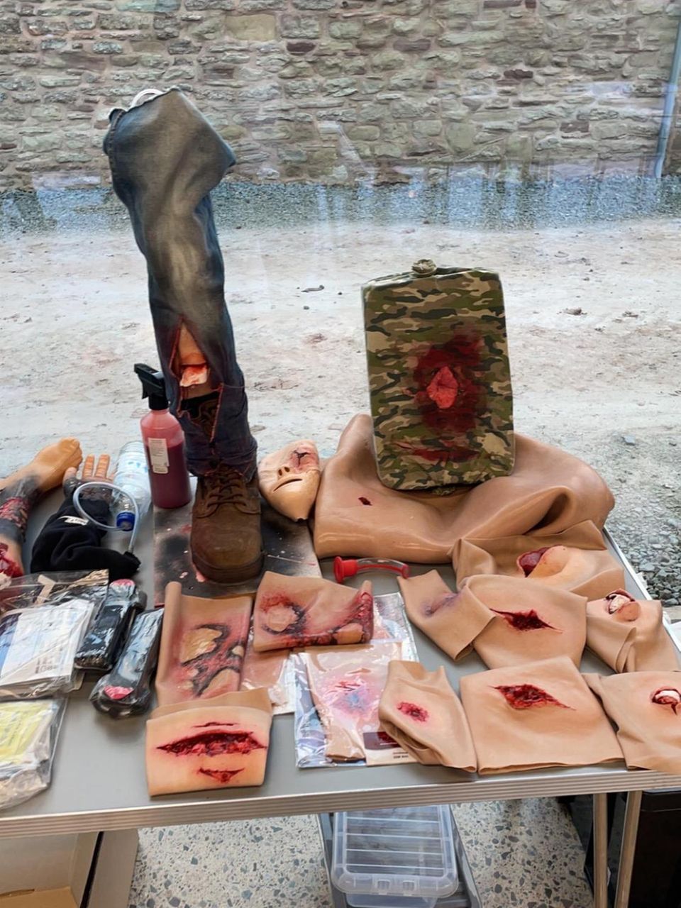 Behind the story: Props: gunshot wounds, stab wounds, open fractures Props: gunshot wounds, stab wounds, open fractures