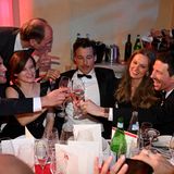 Die Schauspieler Mido Kotaini (l.), Florian David Fitz (m.) und Filmproduzent Oliver Berben (r.)