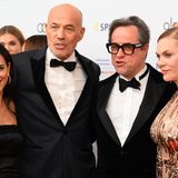 Die beiden deutschen Schauspiel-Veteranen Heiner Lauterbach (2.v.l), mit seiner Frau Viktoria Lauterbach, und Jan Josef Liefers (2.v.r), mit Ehefrau und Schauspielkollegin Anna Loos, auf dem roten Teppich.