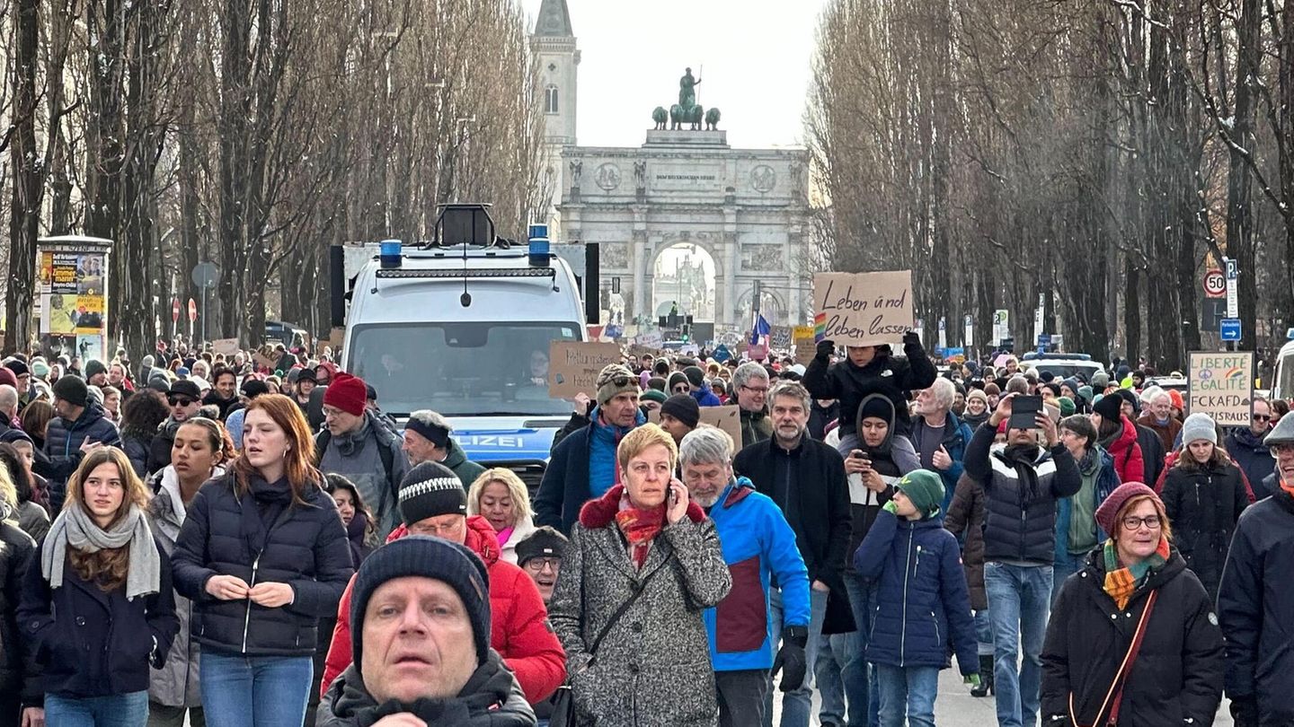 Aus Sicherheitsgründen wurde die Versammlung in München abgebrochen –  ´wie am Freitag in Hamburg waren es zu viele Menschen