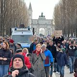 Aus Sicherheitsgründen wurde die Versammlung in München abgebrochen –  ´wie am Freitag in Hamburg waren es zu viele Menschen