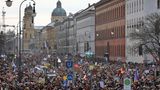 Wie hier zwischen dem Siegestor und dem Odeonsplatz drängten sich die Menschen